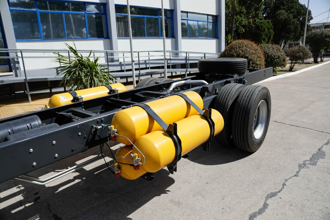 El motor NEF 6 a gas natural ofrece un uso más silencioso, rentable y amigable con el medio ambiente mientras que el Iveco BUS170, primer bus a GNC fabricado en Argentina se destaca por su eficiencia y maniobrabilidad.